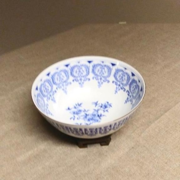 Vintage Hand Painted Blue and White Bowl - Picture 2 of 3